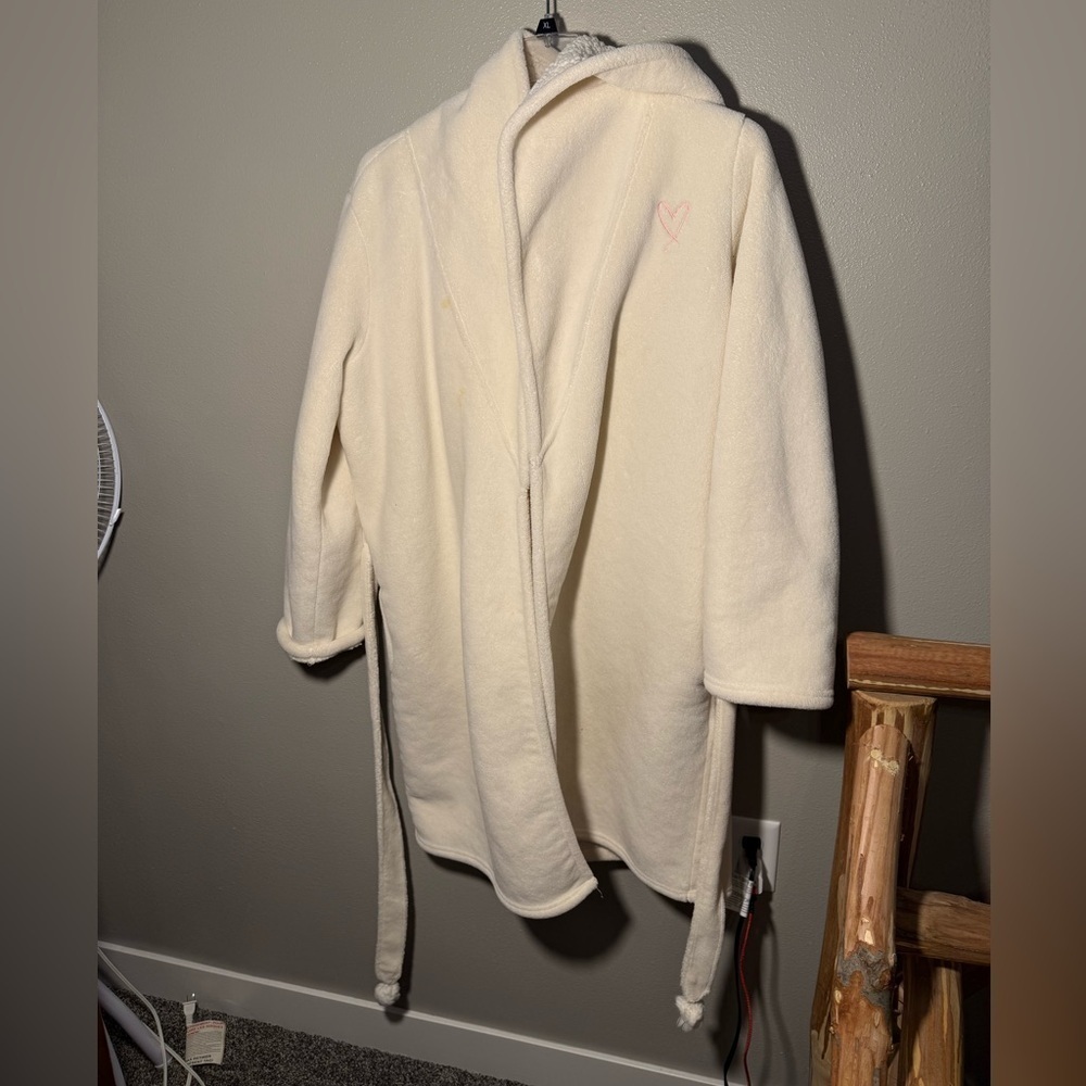 Victoria’s Secret Fluffy Robe - white/cream color